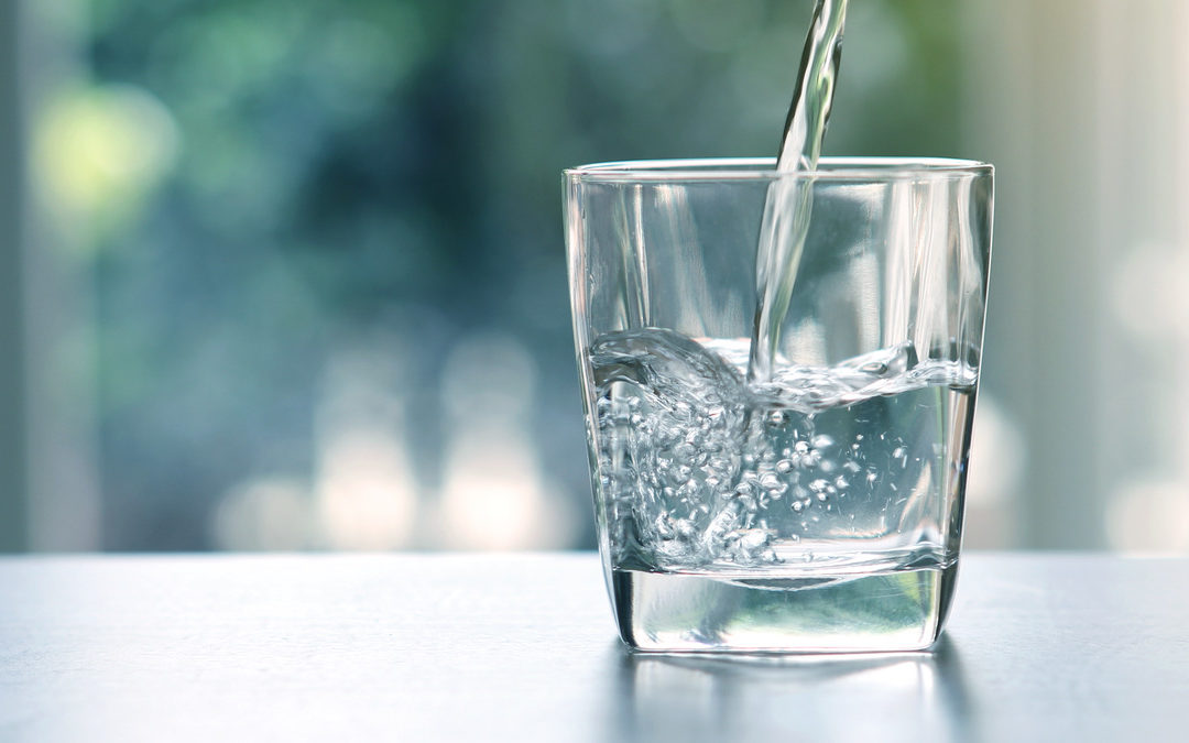 Nutzen uns Mineralstoffe im Trinkwasser oder Mineralwasser?